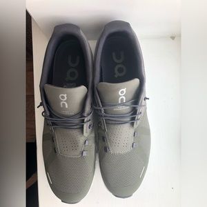 The On Running Cloud 5 Shoe Men's NWOT size 12